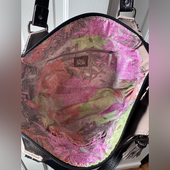 Gorgeous SAK leather color block hobo bag. - Picture 8 of 12